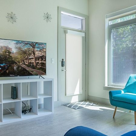 Beautiful Riverwalk Apt With Full Amenities, King Bed & Free Parking 샌안토니오 외부 사진