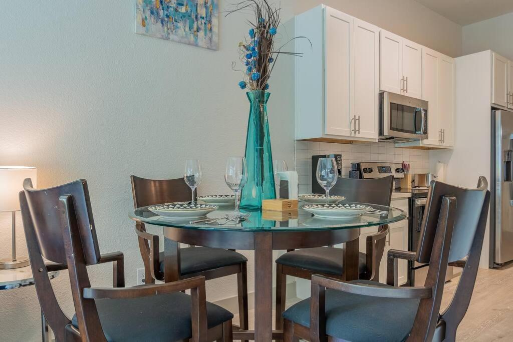 Beautiful Riverwalk Apt With Full Amenities, King Bed & Free Parking 샌안토니오 외부 사진