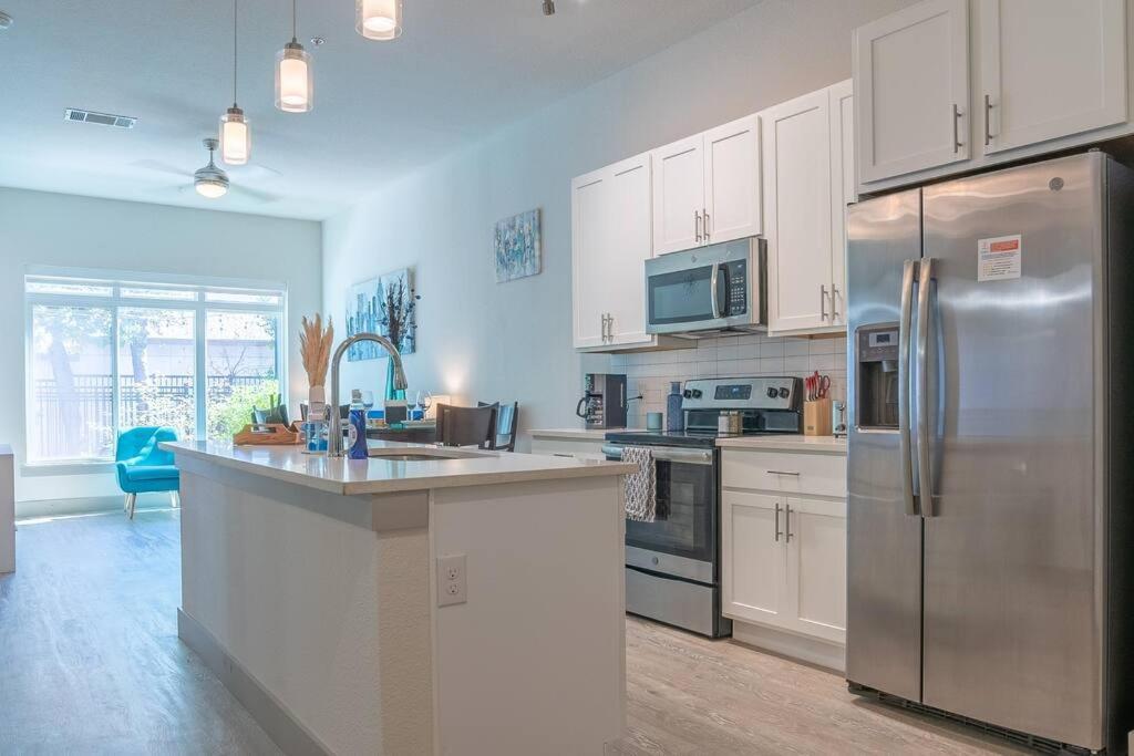 Beautiful Riverwalk Apt With Full Amenities, King Bed & Free Parking 샌안토니오 외부 사진