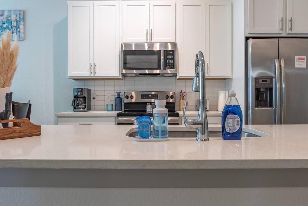 Beautiful Riverwalk Apt With Full Amenities, King Bed & Free Parking 샌안토니오 외부 사진