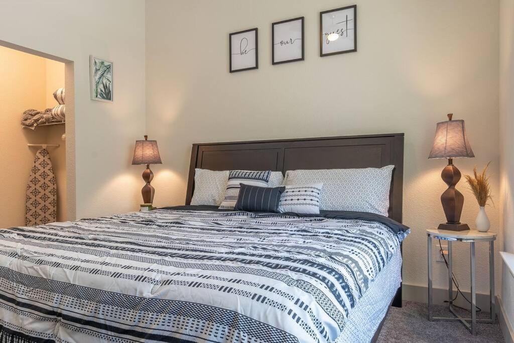 Beautiful Riverwalk Apt With Full Amenities, King Bed & Free Parking 샌안토니오 외부 사진