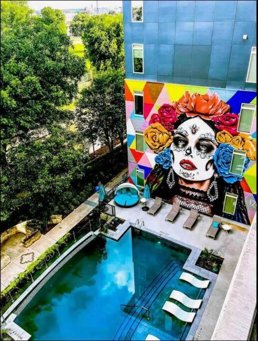 Beautiful Riverwalk Apt With Full Amenities, King Bed & Free Parking 샌안토니오 외부 사진