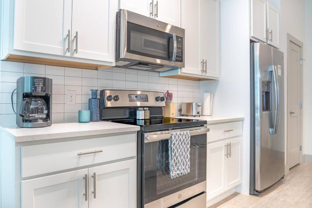 Beautiful Riverwalk Apt With Full Amenities, King Bed & Free Parking 샌안토니오 외부 사진