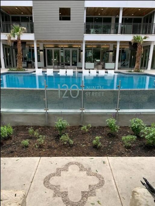 Beautiful Riverwalk Apt With Full Amenities, King Bed & Free Parking 샌안토니오 외부 사진