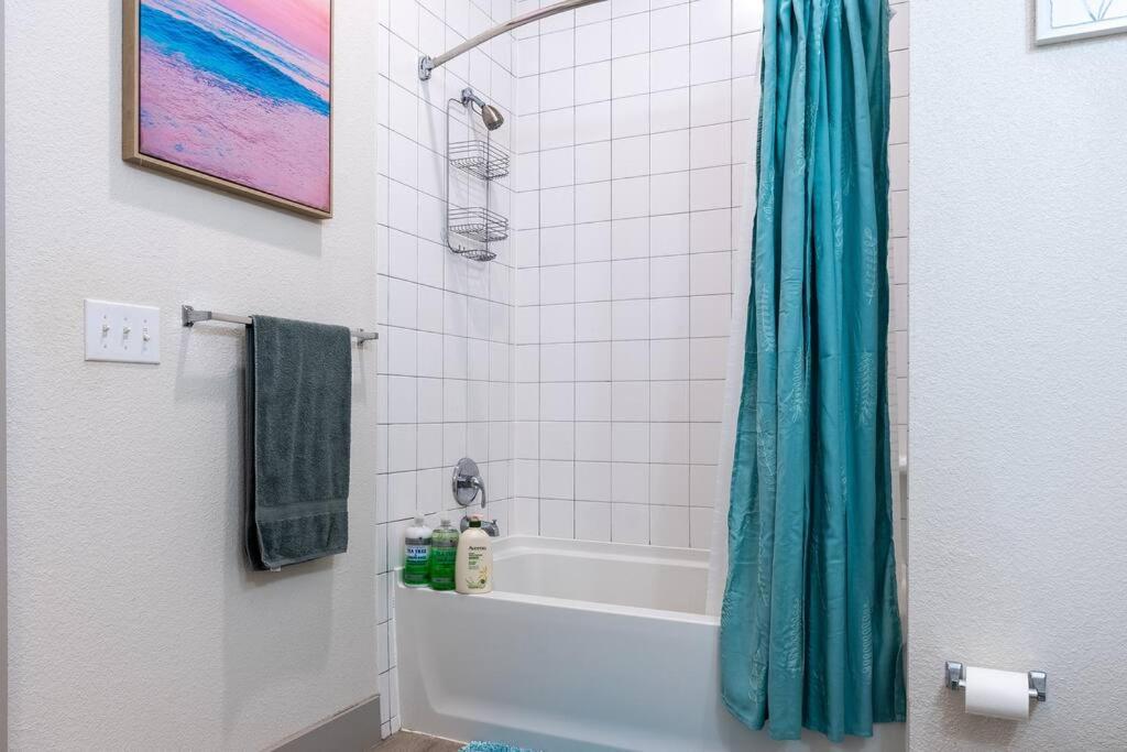 Beautiful Riverwalk Apt With Full Amenities, King Bed & Free Parking 샌안토니오 외부 사진