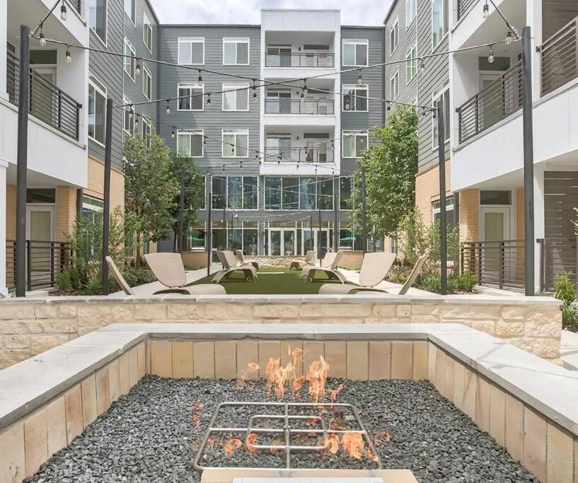 Beautiful Riverwalk Apt With Full Amenities, King Bed & Free Parking 샌안토니오 외부 사진