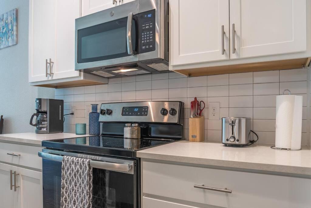 Beautiful Riverwalk Apt With Full Amenities, King Bed & Free Parking 샌안토니오 외부 사진